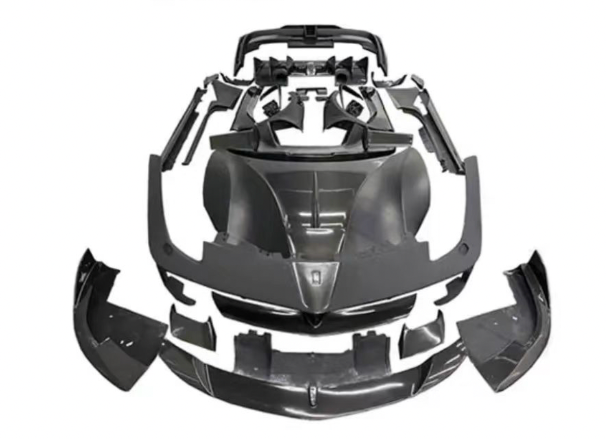 Ferrari Bodykit in Einzelteilen 